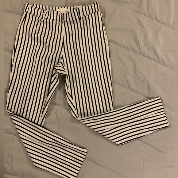 H&M white/navy pinstriped stretchy flat front slacks size 8 (fits like a 5) - Picture 4 of 9